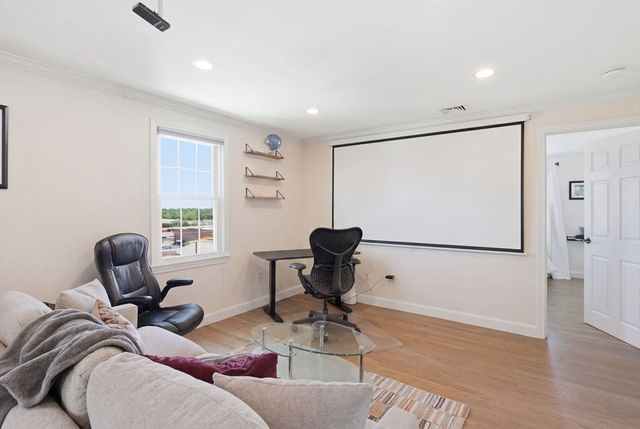 11 Columbia Rd 8, Wakefield, MA 01880