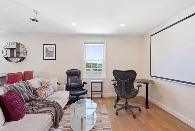 11 Columbia Rd 8, Wakefield, MA 01880