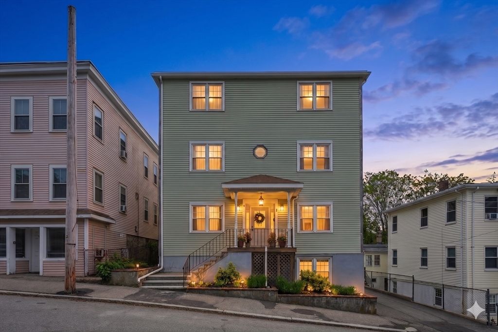 11 Columbia Rd 8, Wakefield, MA 01880