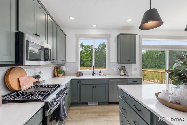 8284 Kettle Oak Drive, Alto, MI 49302