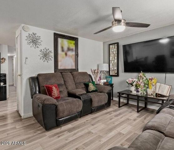 5002 W BETHANY HOME Road 104, Glendale, AZ 85301