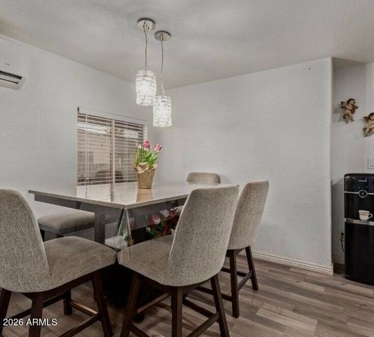 5002 W BETHANY HOME Road 104, Glendale, AZ 85301
