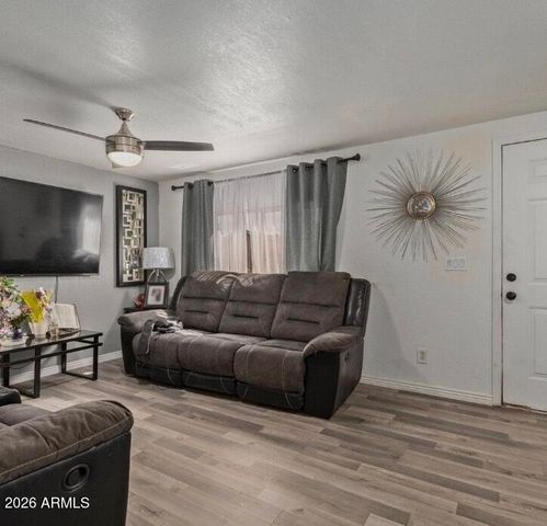 5002 W BETHANY HOME Road 104, Glendale, AZ 85301