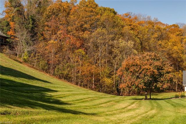 105 Plantation Place Lane, Mount Airy, NC 27030