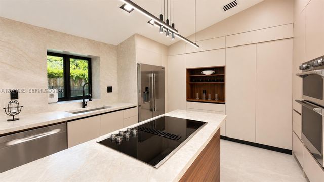 2765 NE 35th Drive, Fort Lauderdale, FL 33308