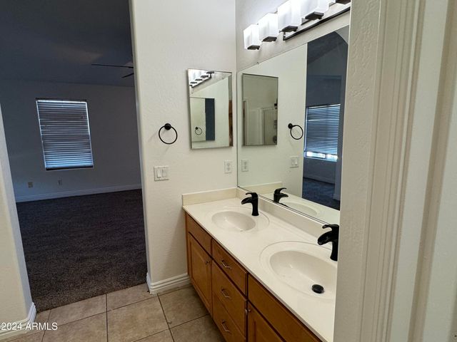 4576 E SUNDANCE Avenue, Gilbert, AZ 85297