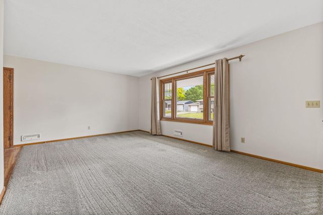 7360 Tempo Terrace NE, Fridley, MN 55432