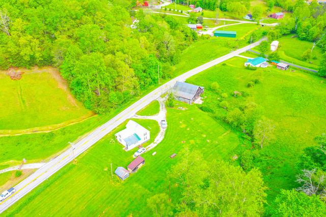 12818 N Highway 421, Manchester, KY 40962