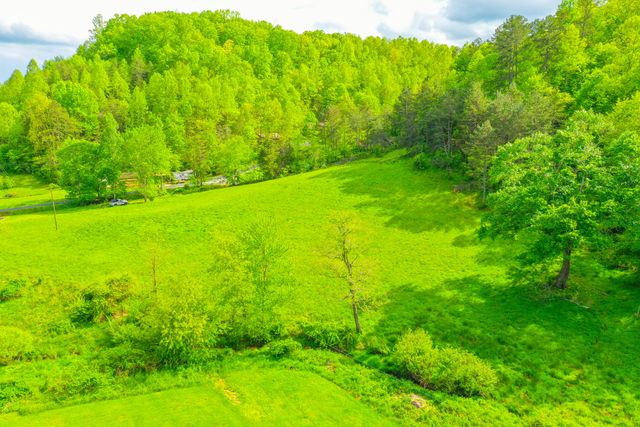 12818 N Highway 421, Manchester, KY 40962