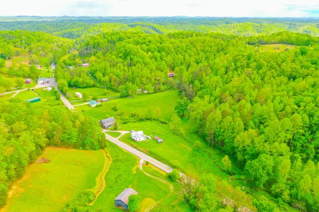 12818 N Highway 421, Manchester, KY 40962