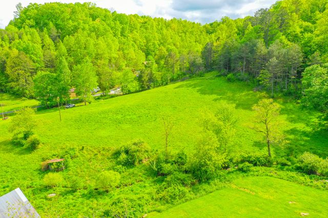 12818 N Highway 421, Manchester, KY 40962