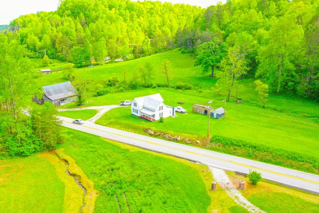 12818 N Highway 421, Manchester, KY 40962