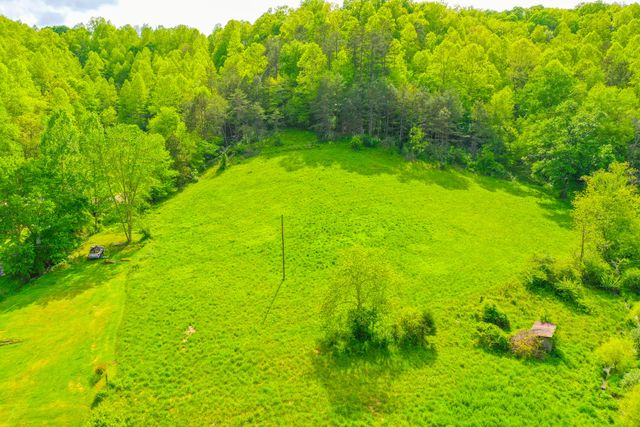 12818 N Highway 421, Manchester, KY 40962