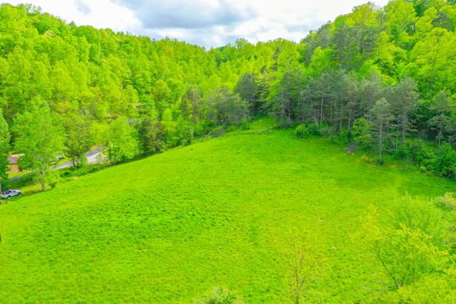 12818 N Highway 421, Manchester, KY 40962