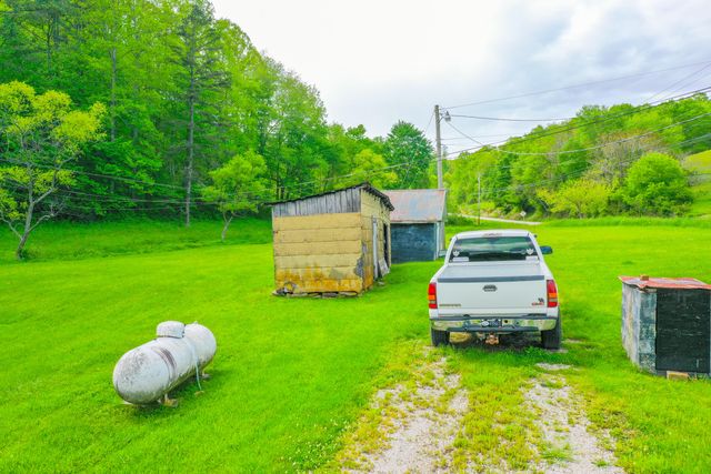 12818 N Highway 421, Manchester, KY 40962