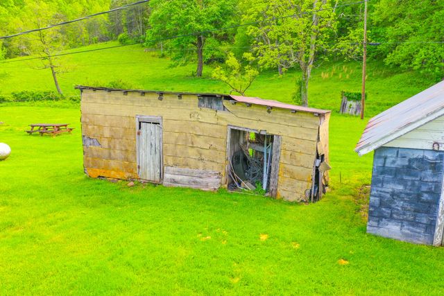 12818 N Highway 421, Manchester, KY 40962