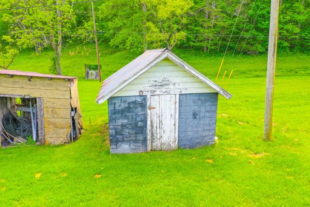 12818 N Highway 421, Manchester, KY 40962