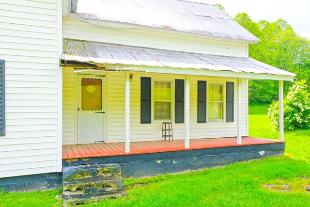 12818 N Highway 421, Manchester, KY 40962