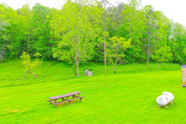 12818 N Highway 421, Manchester, KY 40962