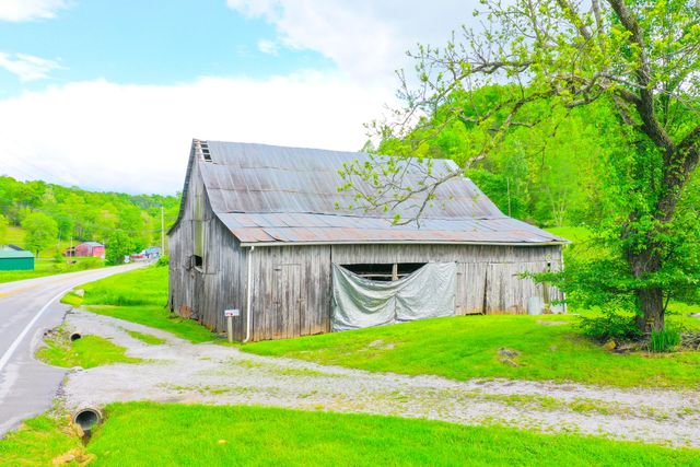 12818 N Highway 421, Manchester, KY 40962