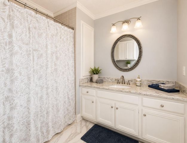 17 Bayou Pointe Drive, Houston, TX 77063