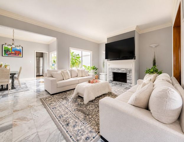 17 Bayou Pointe Drive, Houston, TX 77063