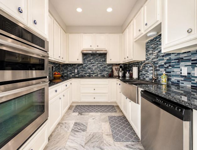 17 Bayou Pointe Drive, Houston, TX 77063