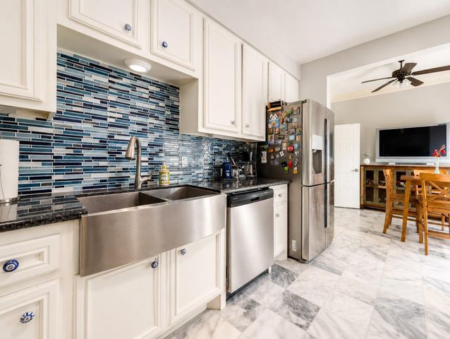 17 Bayou Pointe Drive, Houston, TX 77063