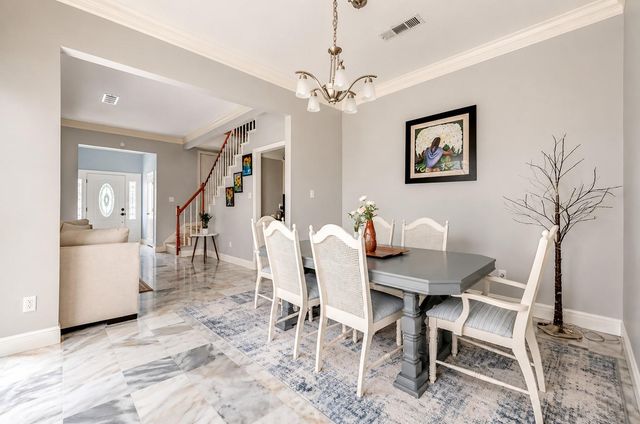 17 Bayou Pointe Drive, Houston, TX 77063