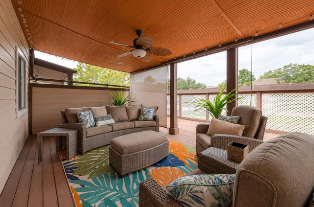 17 Bayou Pointe Drive, Houston, TX 77063