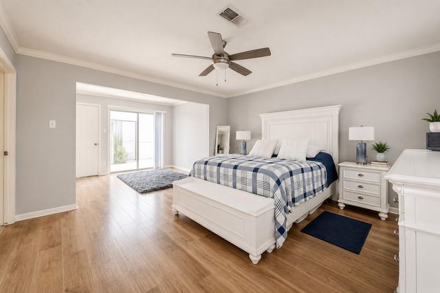 17 Bayou Pointe Drive, Houston, TX 77063