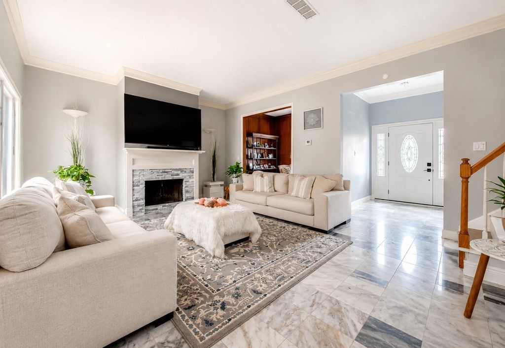 17 Bayou Pointe Drive, Houston, TX 77063
