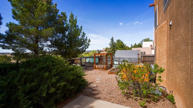 4237 Sundance Street, Santa Fe, NM 87507