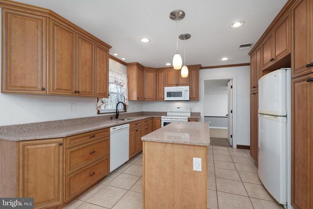 304 SCHOOLHOUSE RD, Monroe Township, NJ 08831