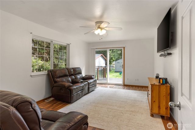 2275 Northlake Way NW, Bremerton, WA 98312