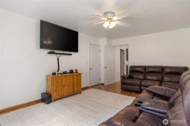 2275 Northlake Way NW, Bremerton, WA 98312