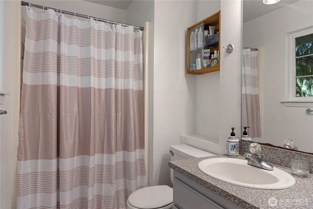 2275 Northlake Way NW, Bremerton, WA 98312