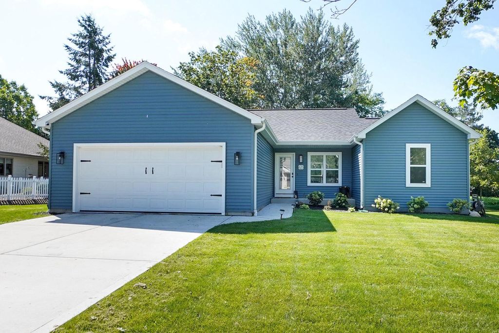 623 W Prospect STREET, Hartford, WI 53027