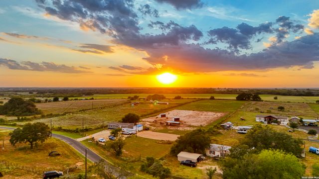 2870 County Road 120, Floresville, TX 78114