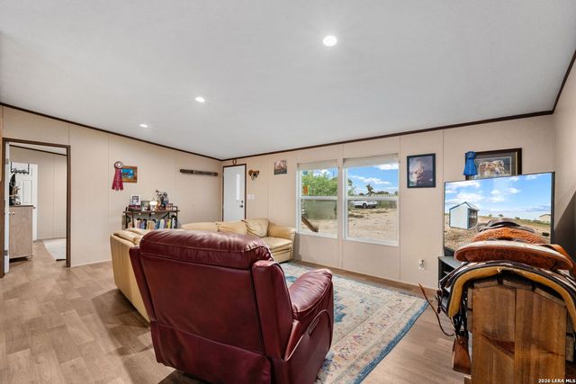 2870 County Road 120, Floresville, TX 78114