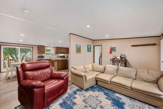 2870 County Road 120, Floresville, TX 78114