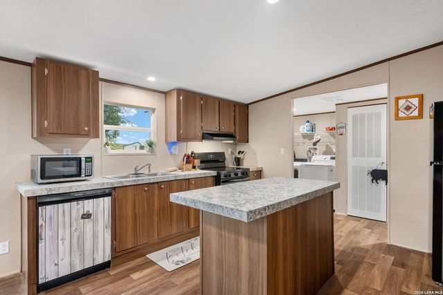 2870 County Road 120, Floresville, TX 78114