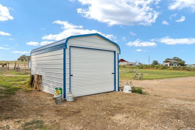 2870 County Road 120, Floresville, TX 78114