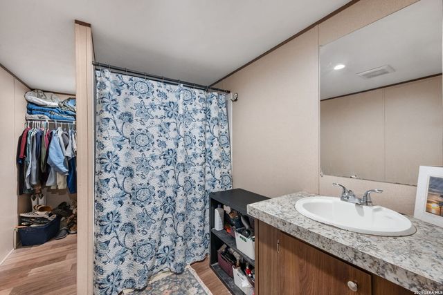 2870 County Road 120, Floresville, TX 78114