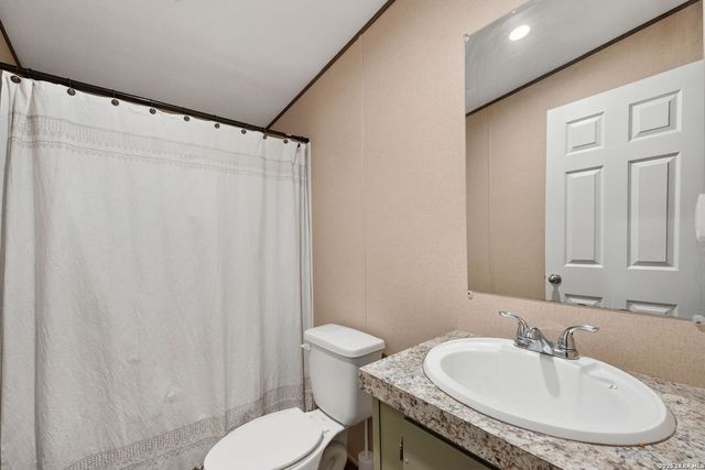 2870 County Road 120, Floresville, TX 78114