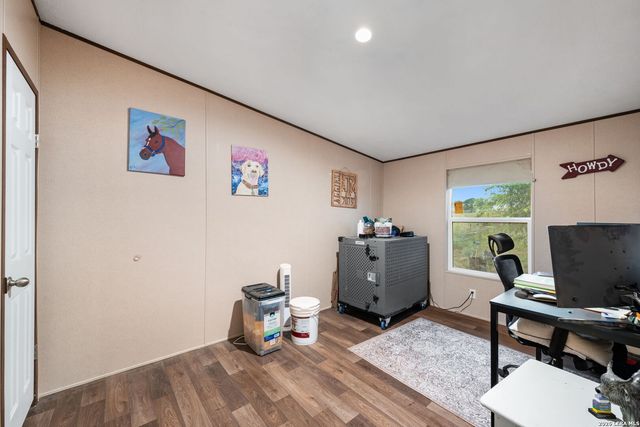 2870 County Road 120, Floresville, TX 78114