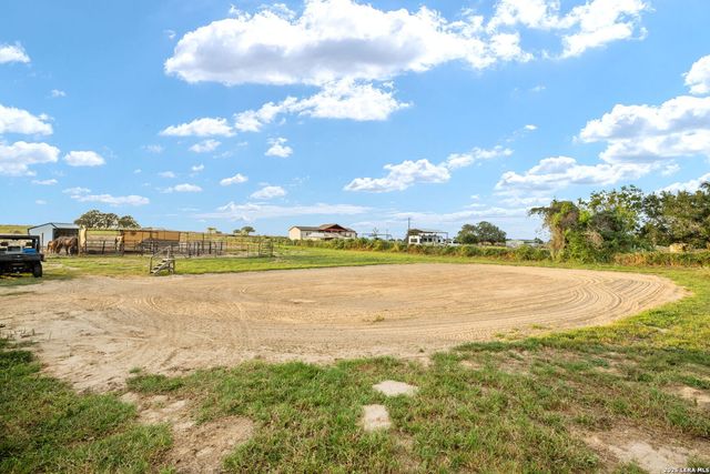 2870 County Road 120, Floresville, TX 78114