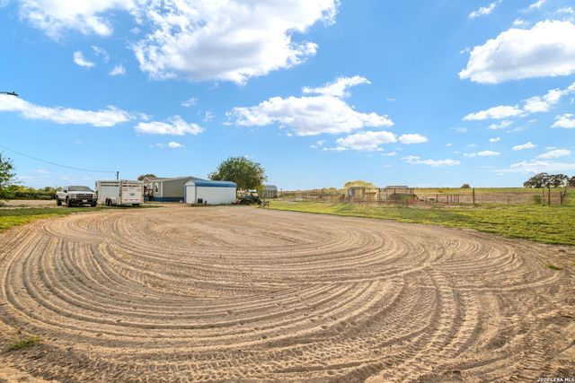 2870 County Road 120, Floresville, TX 78114