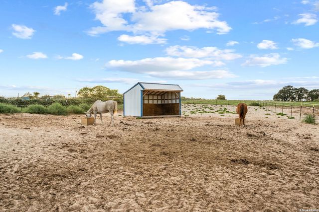 2870 County Road 120, Floresville, TX 78114
