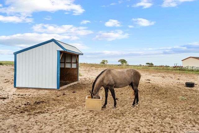 2870 County Road 120, Floresville, TX 78114